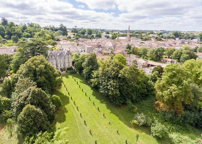 Chateau Le Parc De Guest house *