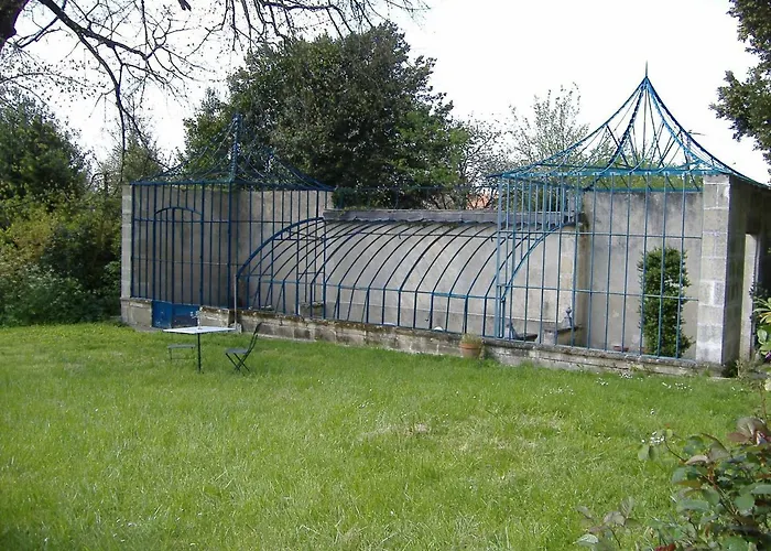 Guest house Chateau Le Parc De Mirambeau (Charente-Maritime)